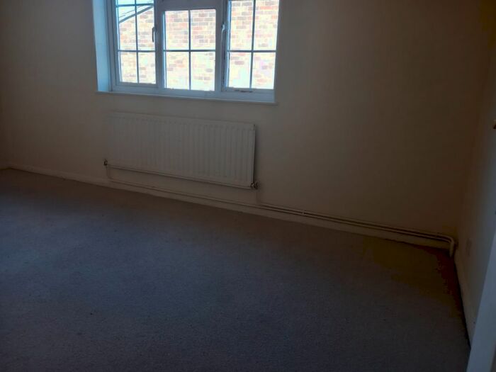 5 Bedroom Town House To Rent In Gainsborough Road, Hayes, Ny, Hayes, UB4