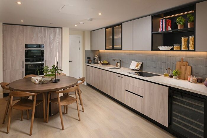 3 Bedroom Flat For Sale In Regents View, Emma Street, E2