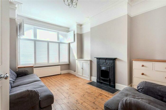 2 Bedroom Flat To Rent In Radbourne Road, London, SW12