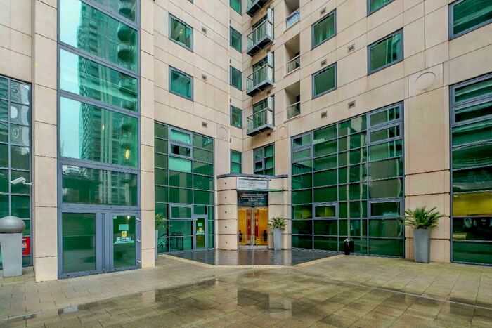 2 Bedroom Apartment To Rent In Discovery Dock Apartments East Tower, South Quay Square, Canary Wharf, London, E14