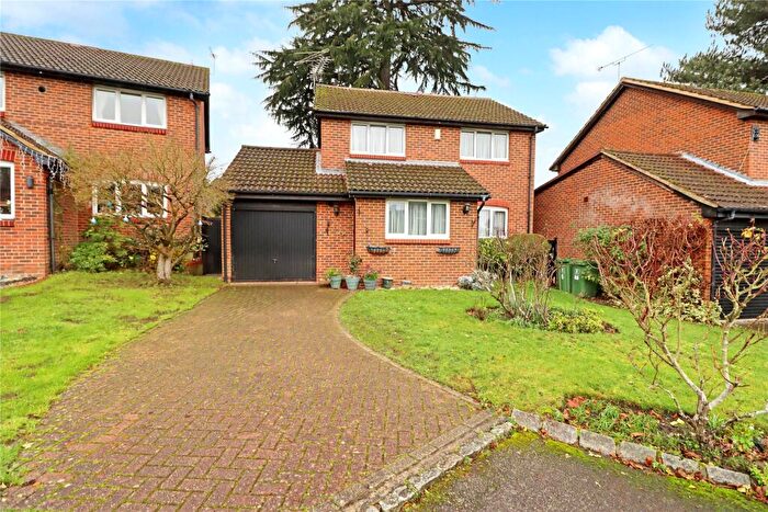 4 Bedroom Detached House For Sale In Colyton Close, Woking, GU21