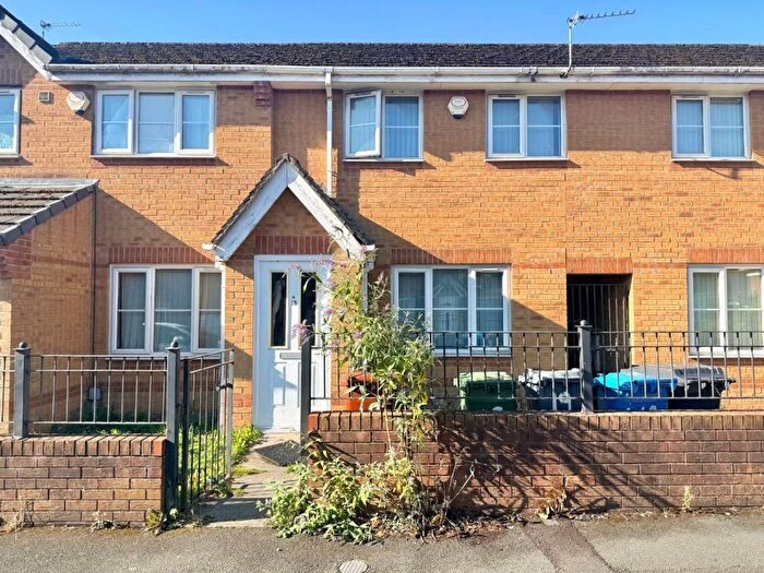 3 Bedroom Semi-Detached House For Sale In Barrowhill Road, Cheetwood, Manchester, M8