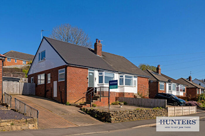 3 Bedroom Semi-Detached Bungalow For Sale In Banksfield Avenue, Yeadon, Leeds, LS19