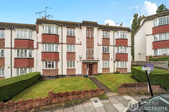 2 Bedroom Flat For Sale In Amblecote Road, London, SE12