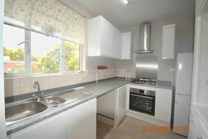 2 Bedroom Flat To Rent In Hallfield Estate, London, W2