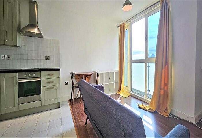 1 Bedroom Apartment To Rent In Apollo Court, London, E15