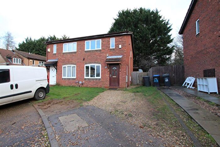 3 Bedroom Semi Detached House For Sale In Probyn Close, Northampton, NN3