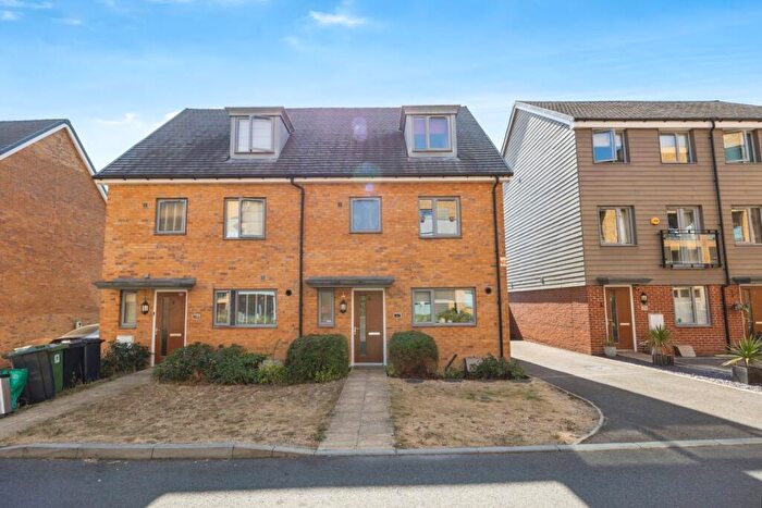 4 Bedroom Semi-Detached House For Sale In Discovery Drive, Swanley, Kent, BR8