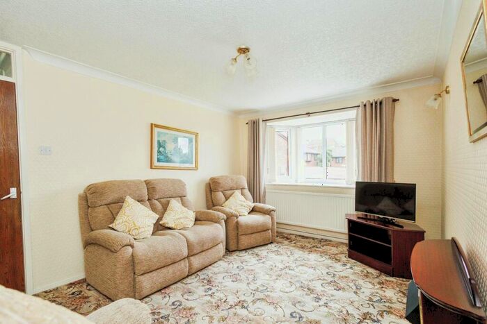 2 Bedroom Bungalow For Sale In Cumberland Drive, Royton, Oldham, Greater Manchester, OL2