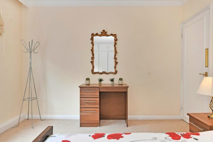 1 Bedroom Flat To Rent In Reeves Mews, London, W1K