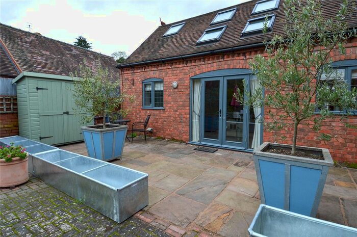 1 Bedroom Detached House To Rent In Dale Lane, Lickey End, Bromsgrove, Worcestershire B60