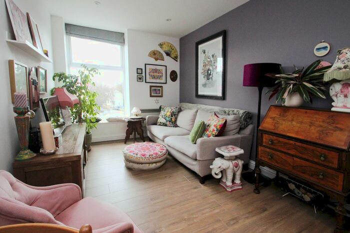 1 Bedroom Flat To Rent In Chapel Road, Worthing, BN11