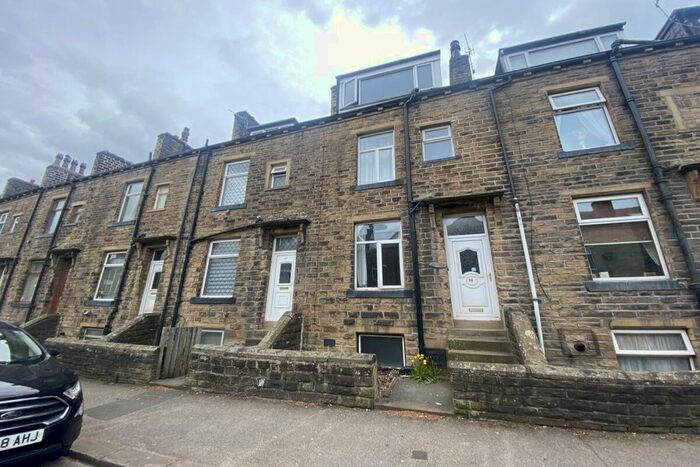 3 Bedroom Terraced House To Rent In Fell Lane, Keighley, BD22
