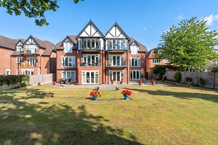 3 Bedroom Apartment For Sale In Apartment Fairway Lawns, Dovehouse Lane, Solihull, B91