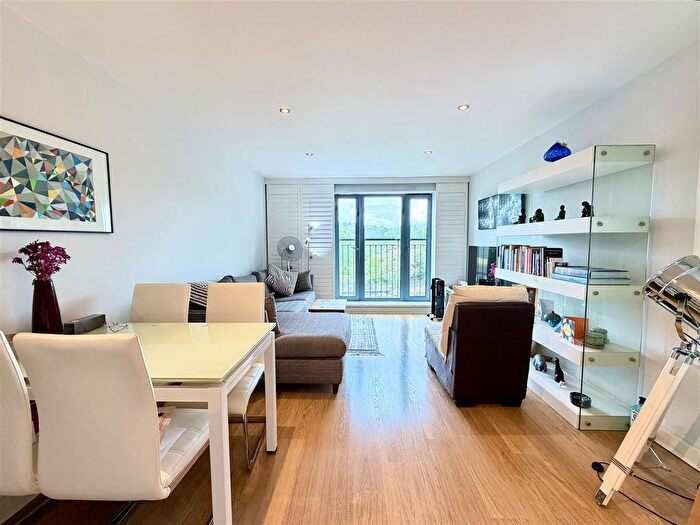 2 Bedroom Flat To Rent In The Waterfront, Hertford, SG14
