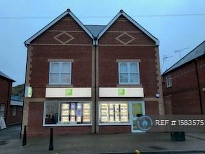 2 Bedroom Flat To Rent In Wellesley Villas, Crowthorne, RG45