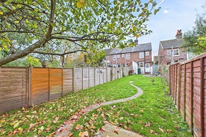 2 Bedroom Terraced House For Sale In Gordon Road, Hailsham, BN27