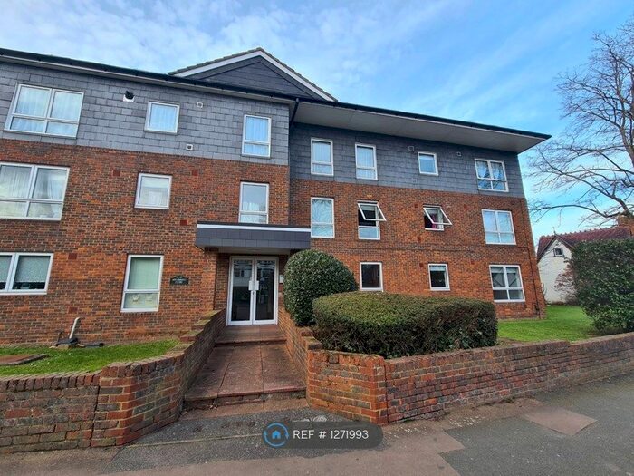 1 Bedroom Flat To Rent In The Avenue, Worcester Park KT4