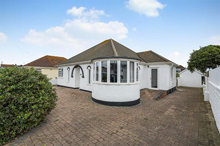 3 Bedroom Detached Bungalow For Sale In Horsham Avenue, Peacehaven, BN10