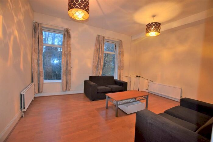 2 Bedroom Flat To Rent In Barlow Moor Road, Didsbury, Manchester, M20