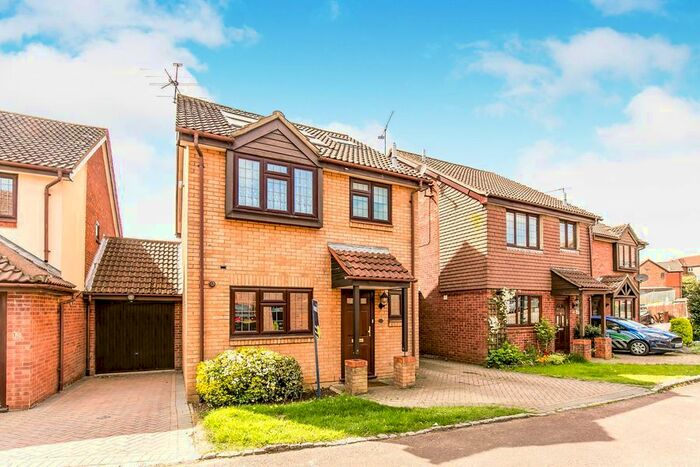 4 Bedroom Link Detached House To Rent In Tickhill Close, Lower Earley, Reading, RG6