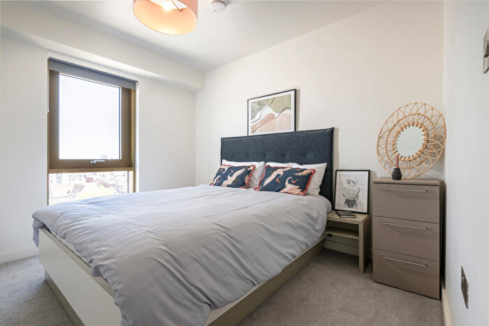 2 Bedroom Apartment To Rent In Domain, Tilling Courtyard, Weldale Street, Reading, Berkshire, RG1