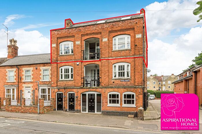 4 Bedroom Flat To Rent In Grove Street, Raunds, Northamptonshire, NN9