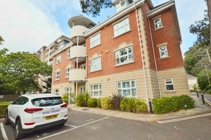 3 Bedroom Apartment For Sale In Christchurch Road, Bournemouth, Dorset, BH1