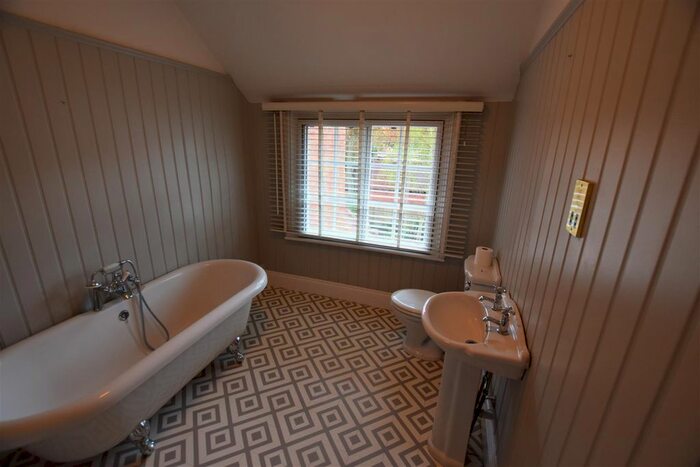 2 Bedroom Cottage To Rent In Goldenfields, High Street, Scalby, Scarborough, YO13