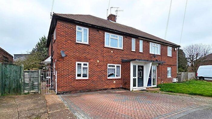 2 Bedroom Maisonette To Rent In Goshawk Gardens, Hayes, UB4