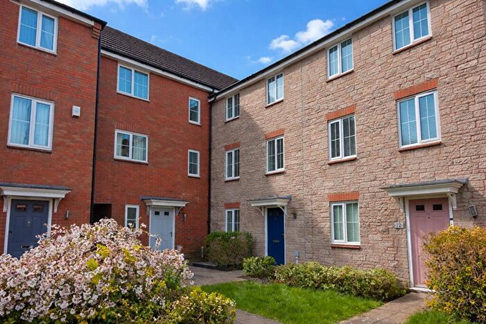 4 Bedroom Town House To Rent In Morlais Mews, NP10