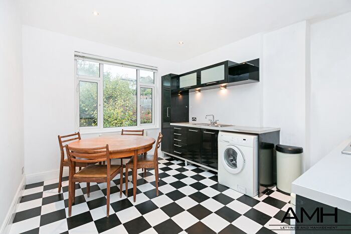 2 Bedroom Maisonette To Rent In Bedford Road, London, N22