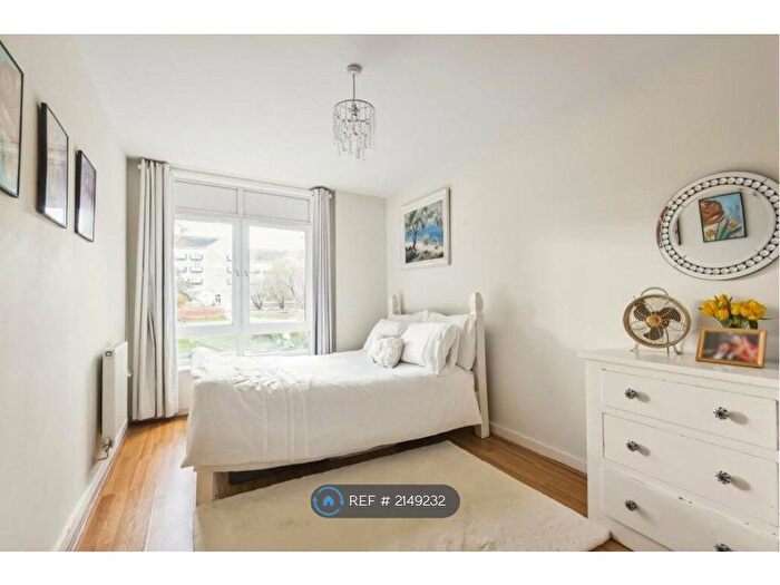 2 Bedroom Flat To Rent In The Meridian, Reading, RG1