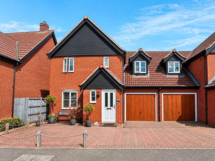 3 Bedroom Semi-Detached House For Sale In Neptune Close, Bradwell, NR31