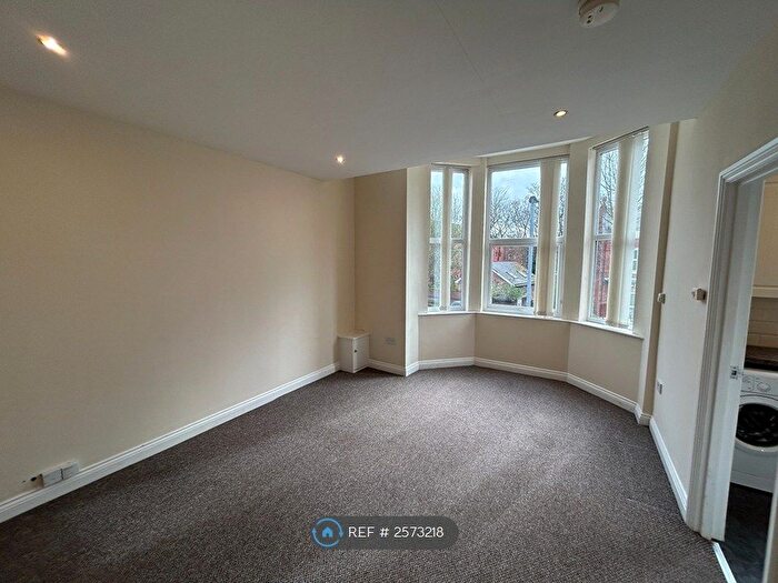 1 Bedroom Flat To Rent In Fallowfield, Manchester, M14
