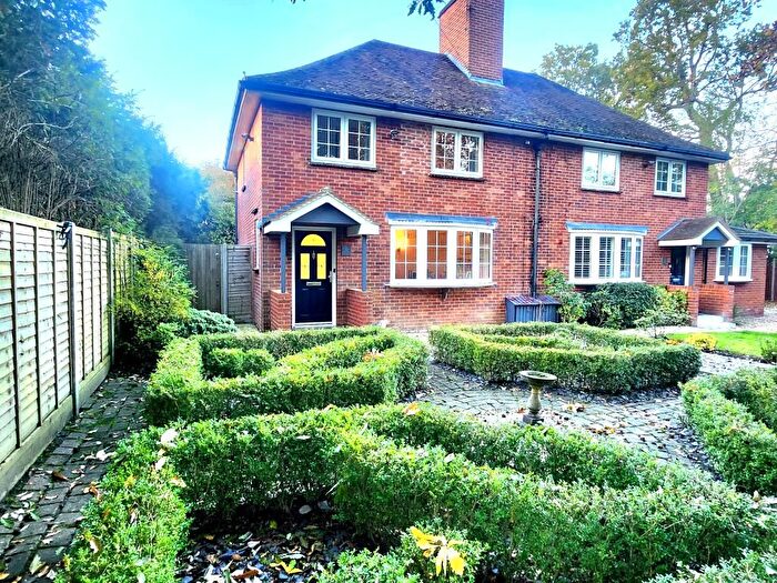 2 Bedroom Cottage To Rent In Windlesham, Surrey, GU20