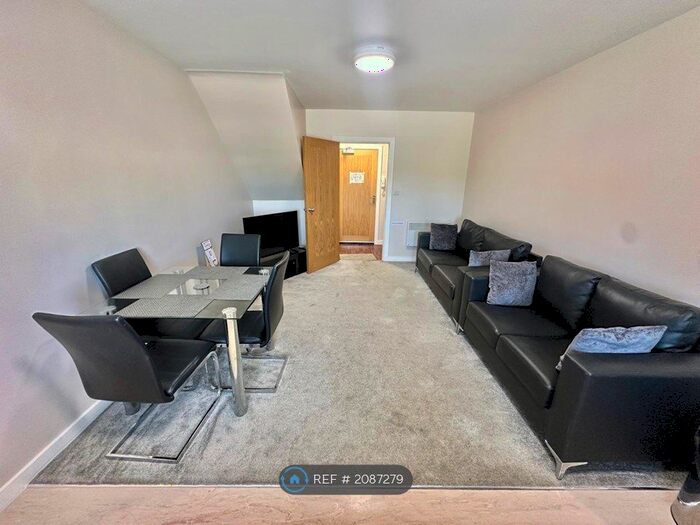 2 Bedroom Flat To Rent In Lockwood Road, Huddersfield, HD1