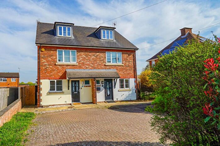 3 Bedroom Semi-Detached House For Sale In Stanbridge Road, Leighton Buzzard, LU7