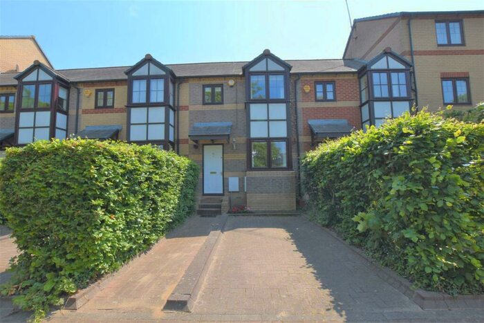 3 Bedroom Town House To Rent In Mallard Row, The Holybrook, Reading, RG1