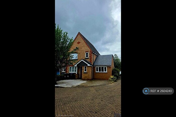 4 Bedroom End Of Terrace House To Rent In Sparkford Gardens, London, N11