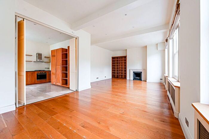 2 Bedroom Flat To Rent In Old Brompton Road, Earls Court, London, SW5