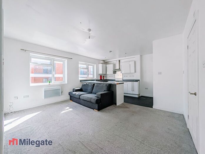 2 Bedroom Flat To Rent In London Road, Westcliff-On-Sea, SS0