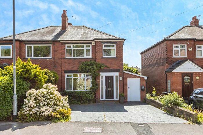 3 Bedroom Semi-Detached House For Sale In Whitebridge Spur, Leeds, LS9