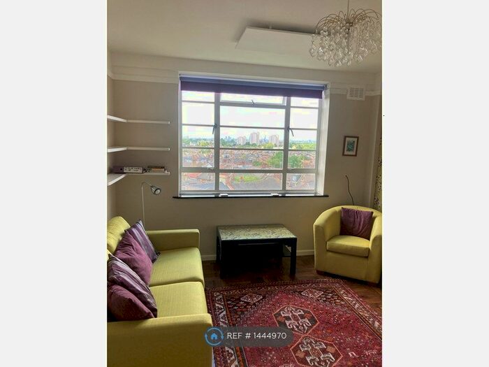 1 Bedroom Flat To Rent In Dumbarton Court, London, SW2