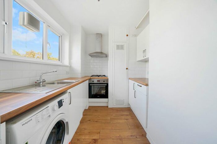 2 Bedroom Flat To Rent In Cortis Road, London, SW15