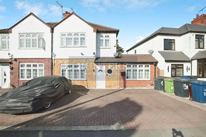 4 Bedroom Semi-Detached House For Sale In Melbury Avenue, Southall, UB2
