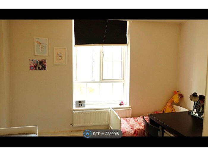 2 Bedroom Flat To Rent In East Dulwich State, London, SE22