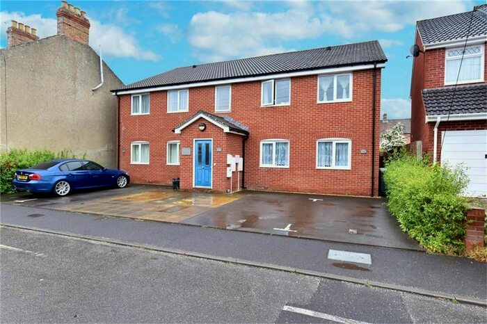 2 Bedroom Flat To Rent In Vera Street, Taunton, TA2