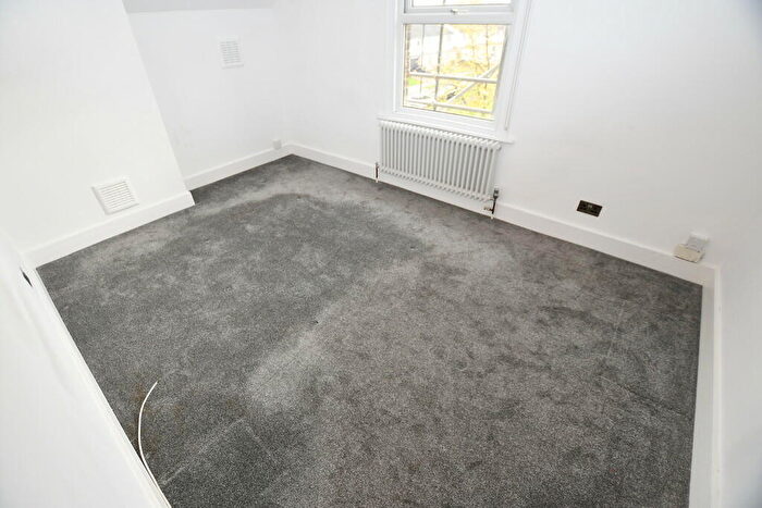 2 Bedroom Apartment To Rent In Selhurst Road, London, SE25