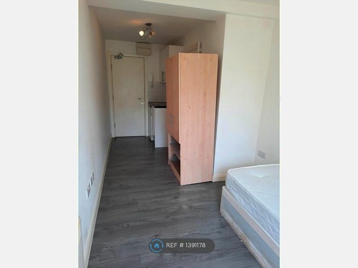 Studio To Rent In Sunnymead Avenue, Mitcham, CR4
